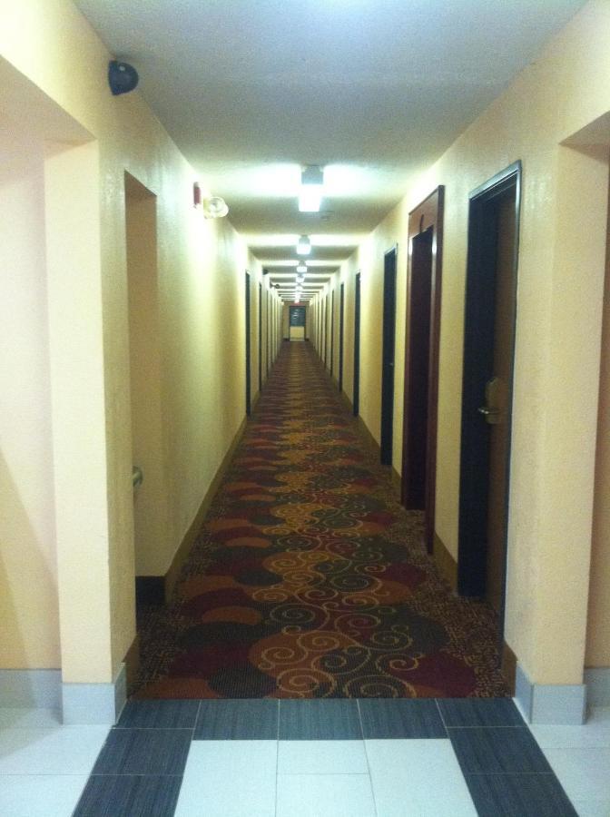 Super 8 South By Wyndham Ξενοδοχείο Μπόουλινγκ Γκριν Εξωτερικό φωτογραφία